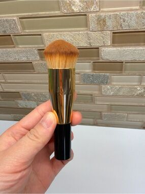 CHANEL Foundation Brush | Professional Makeup Tool | Sanitized